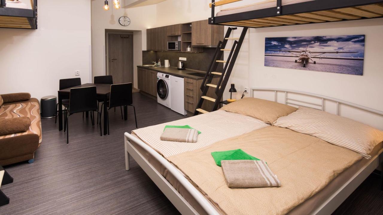 Apartmán Flying Bed Apartment Close To Prague Castle And Airport