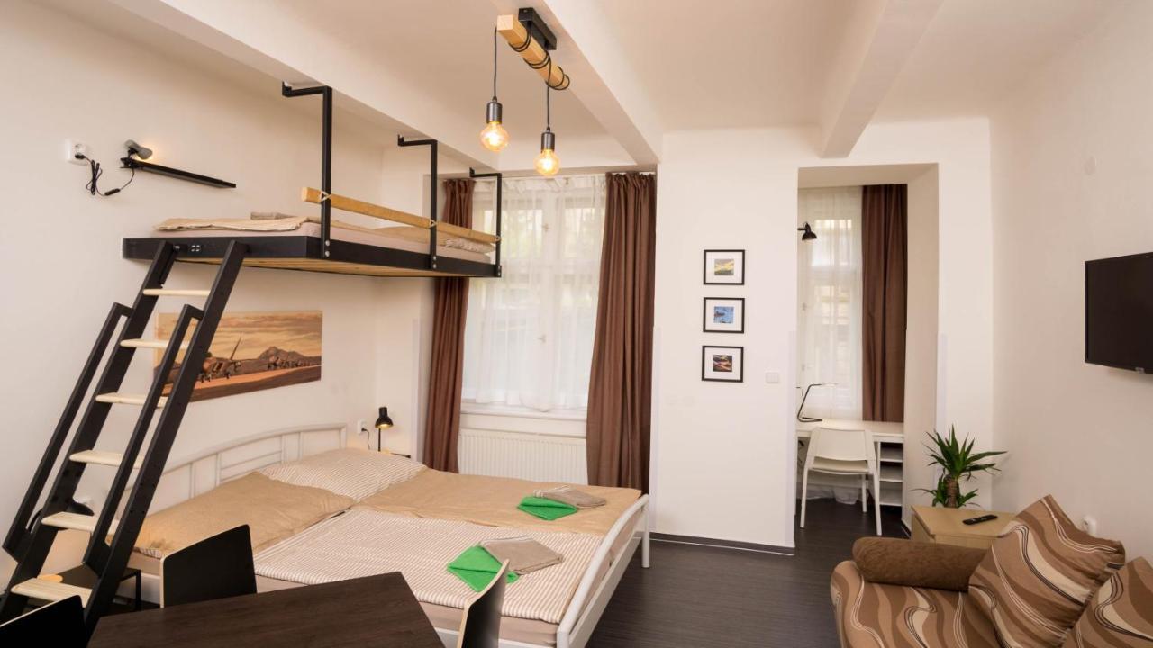Flying Bed Apartment Close To Prague Castle And Airport Prag