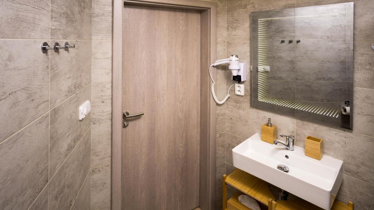 Apartment Flying Bed Apartment Close To Prague Castle And Airport *