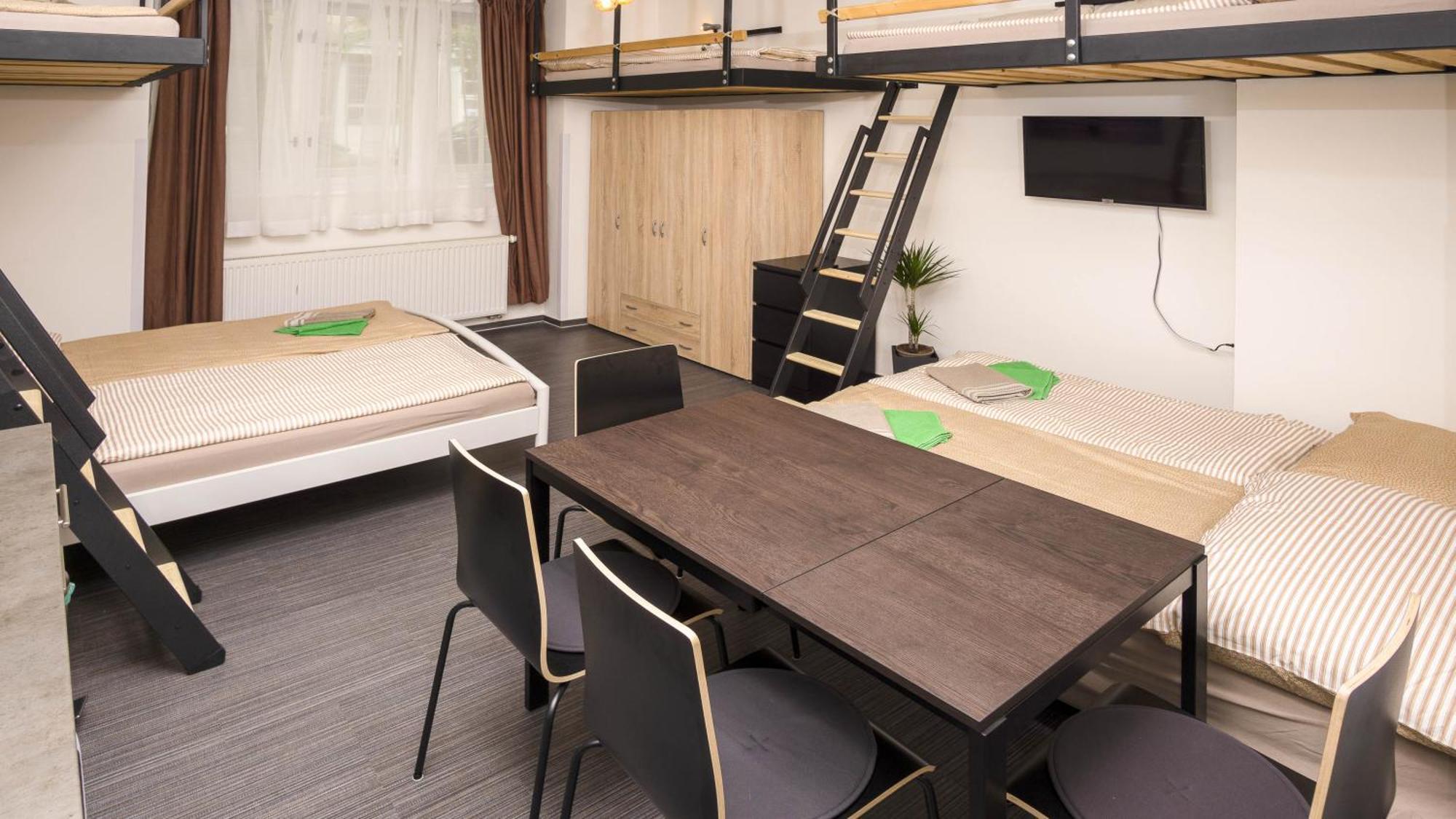 Apartment Flying Bed Apartment Close To Prague Castle And Airport